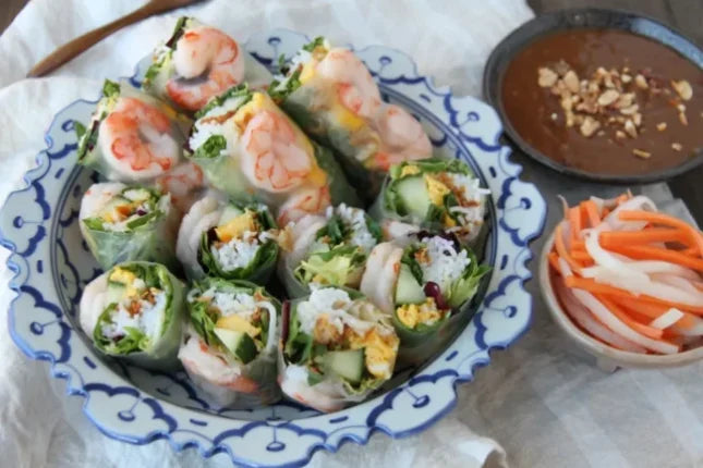 Scampi Sommerruller med Peanøttsaus